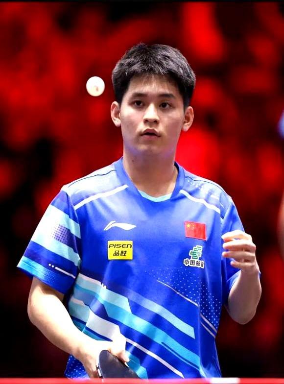 单打三连败，11个月没冠军，林诗栋差点被口水淹死。结果他扭头就在决赛把德国猛将打