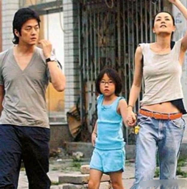 原来当年的李亚鹏真很像金城武，怪不得天后喜欢那时的他~~ ​​​