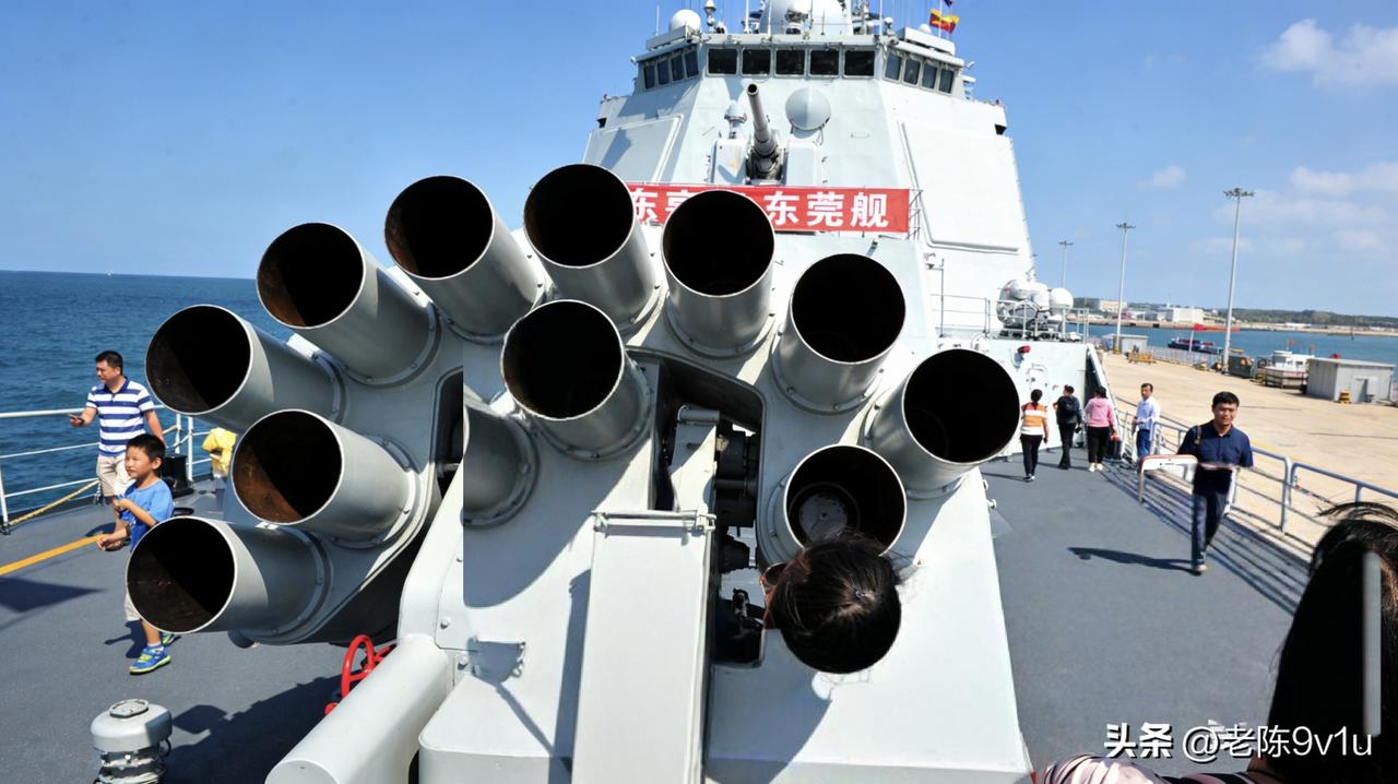 2. 火力密度惊人：全自动装填+水冷，射速达40发/分钟；5分钟能倾泻200发，