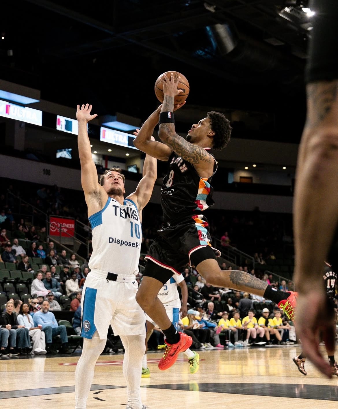 奥斯汀马刺今天主场122-119险胜得克萨斯传奇，拿到三连胜🎉奥斯汀马刺（19