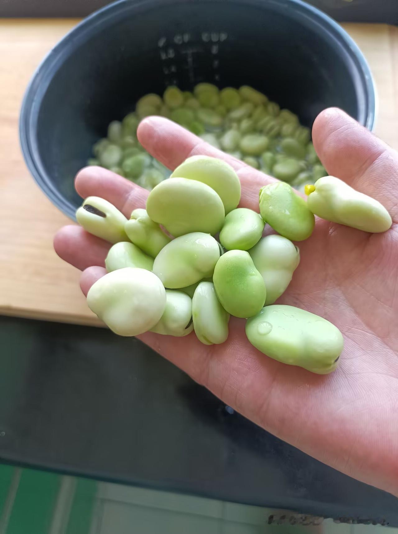 回娘家探望我老妈的时候，中饭后，老妈午睡了，我躺了一会儿没睡着，就去开小卖部的婶
