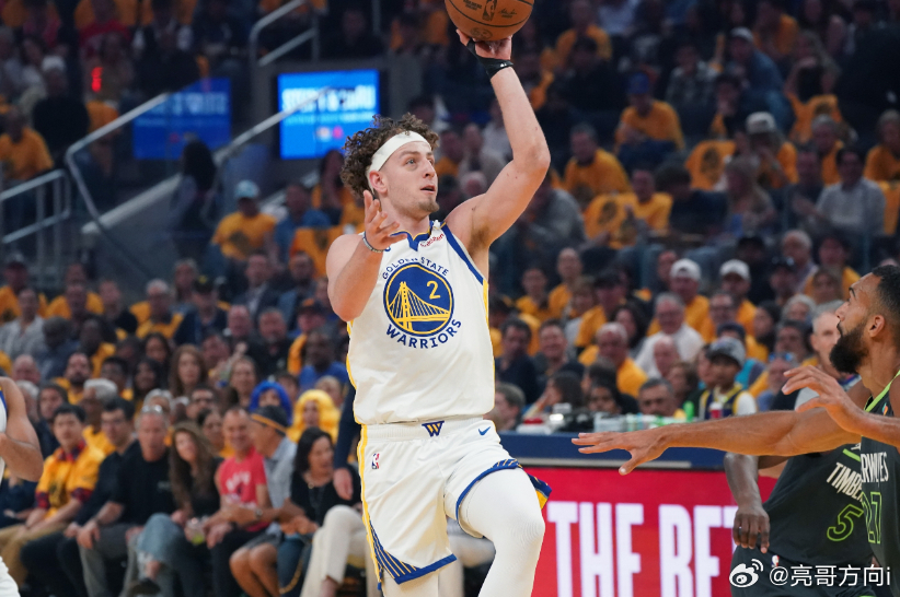 NBA常规赛，勇士上半场以62-57领先国王。上半场比赛，波杰姆斯基出战14分4