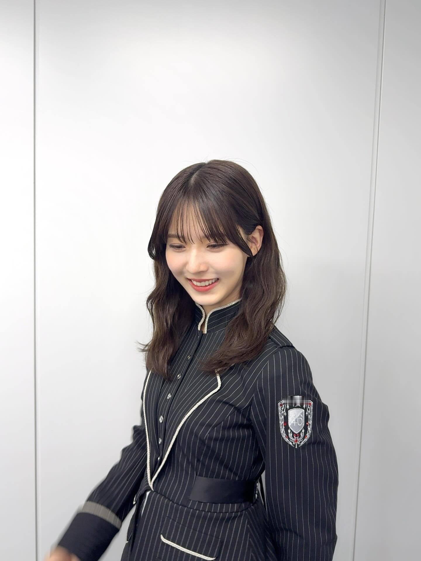 中嶋優月「新制服~凛とした雰囲気がお気に入りです　＾＾今作も、素敵な制服に力