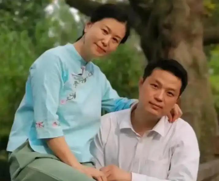 2020年，成都一位49岁的富婆被一个农村小伙在网上热烈表白，两人奔现后仅仅5天