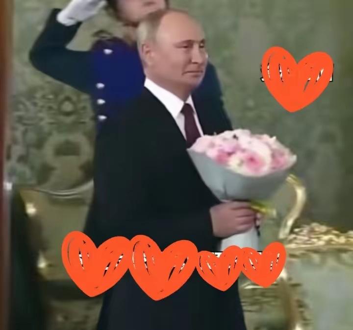 普京谈恋爱这事儿，真有意思。七十多岁的人，照样想找个伴儿。这挺正常的。谁不想要点