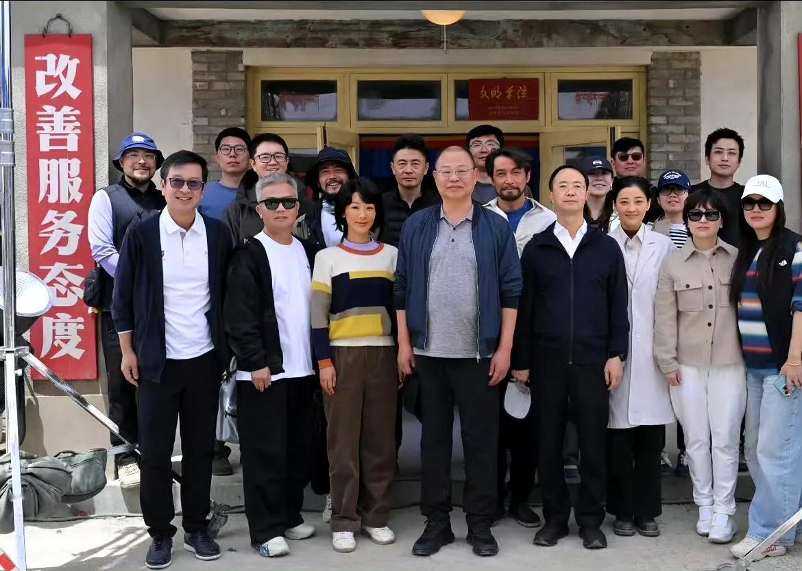 唉呀妈呀。杨紫和胡歌上山下乡去了？[哆啦A梦害怕]
生命树这剧组可以啊。这妆造真