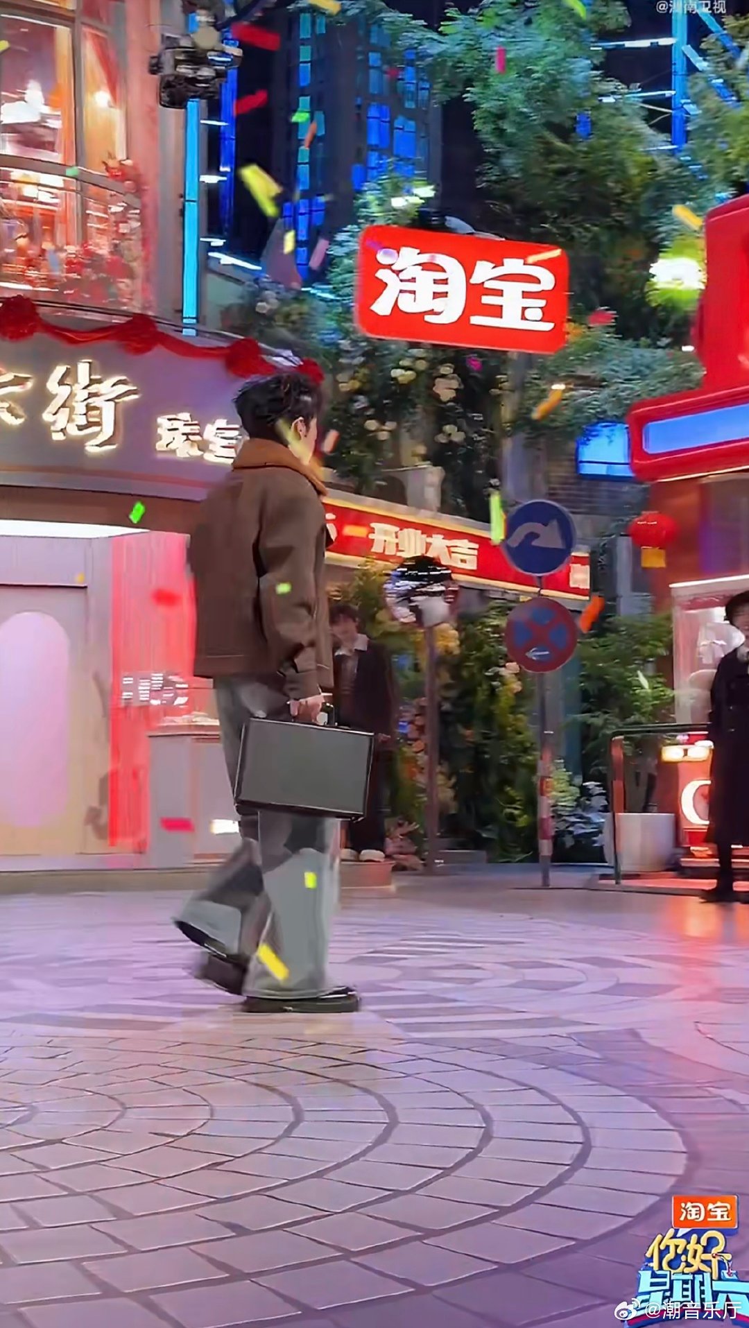 高瀚宇张颜齐掉包 好六街搞笑双人组上线，高瀚宇张颜齐掉包互动，主打一个手忙脚乱的