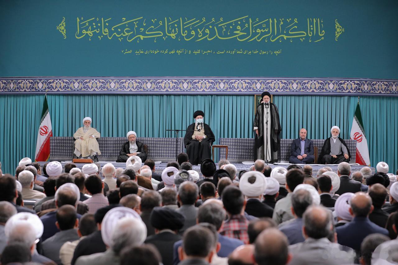 伊朗宗教领袖哈梅内伊召集宗教人士和社会名流开会，这场会议是纪念两位重要伊玛目的诞