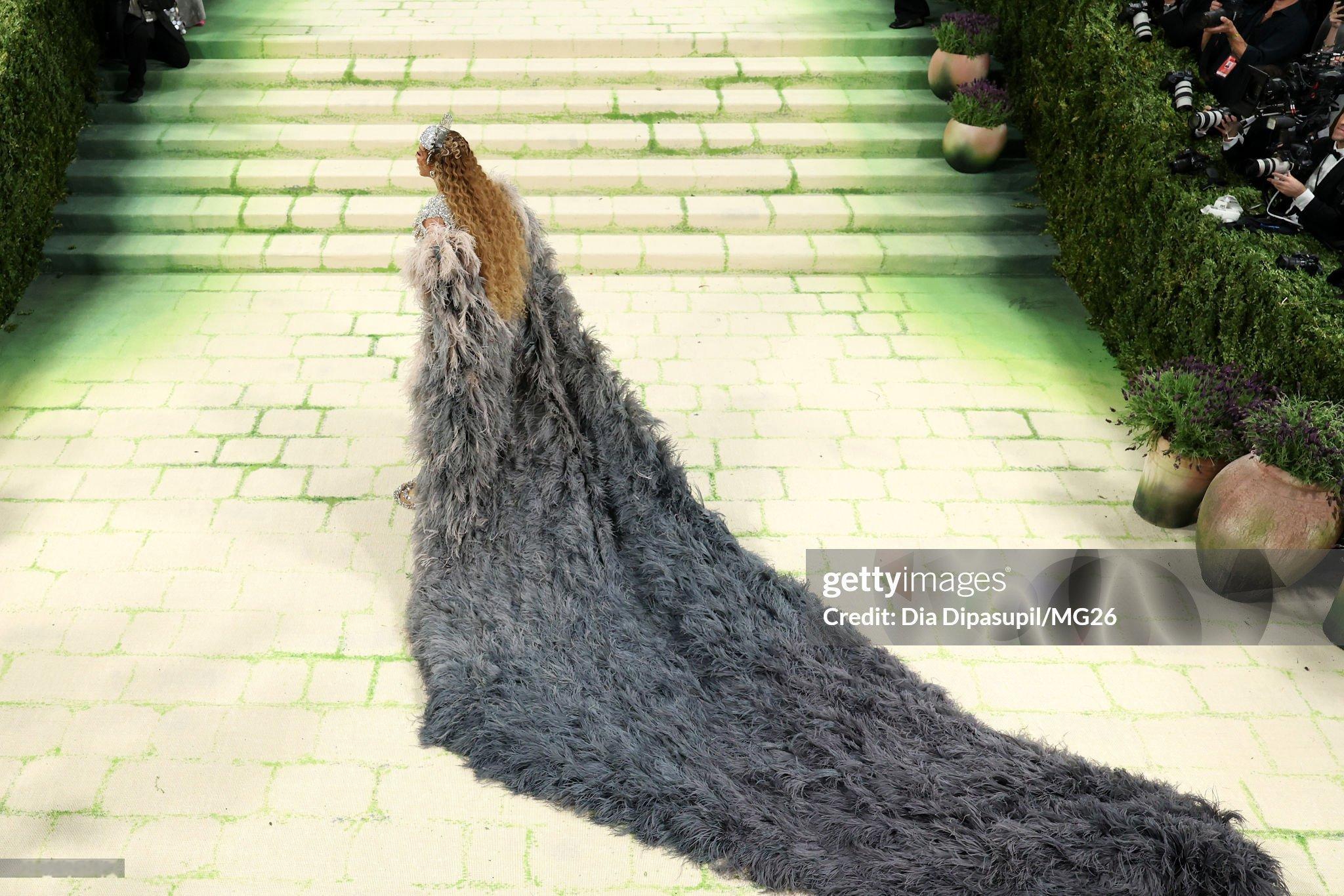 时隔整整十年 ，女王 Beyoncé 再登 Met Gala 红毯 ！MetGa