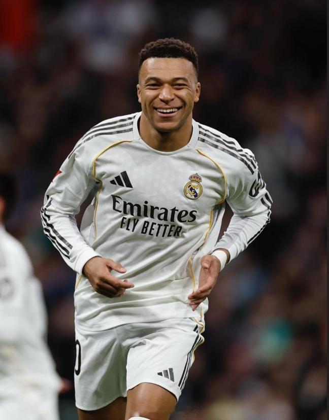 姆巴佩喊你补水啦夏天一动就出汗，更别说像姆巴佩那样单场狂飙10公里。你一定有过这