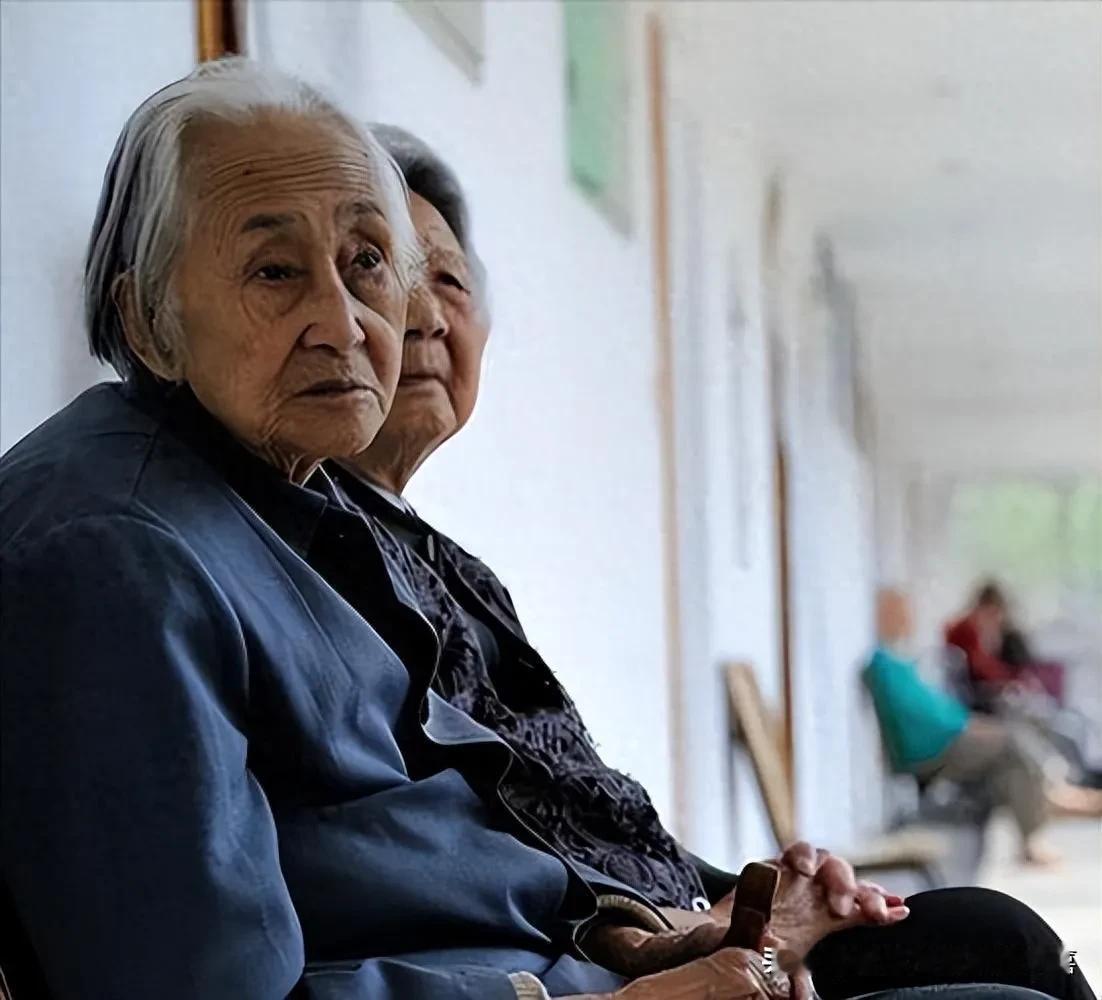 #秋日生活打卡季#
昨天上午我妯娌给我留言问我：
“我哥和你说了吗？他们正在回来