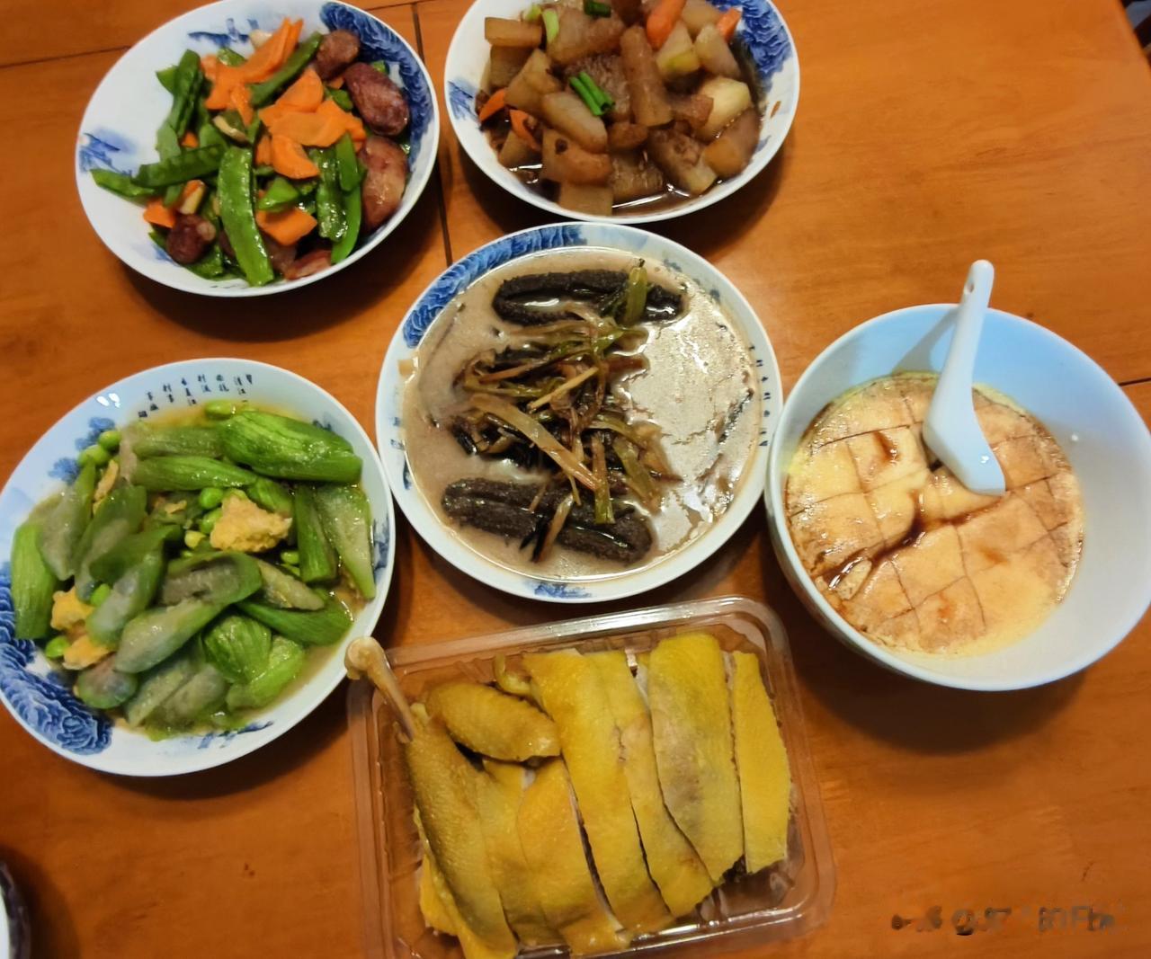 今天上午想去溜达溜达，再买点菜，可是出门没走两步，又滴搭下雨了。

那就去超市转