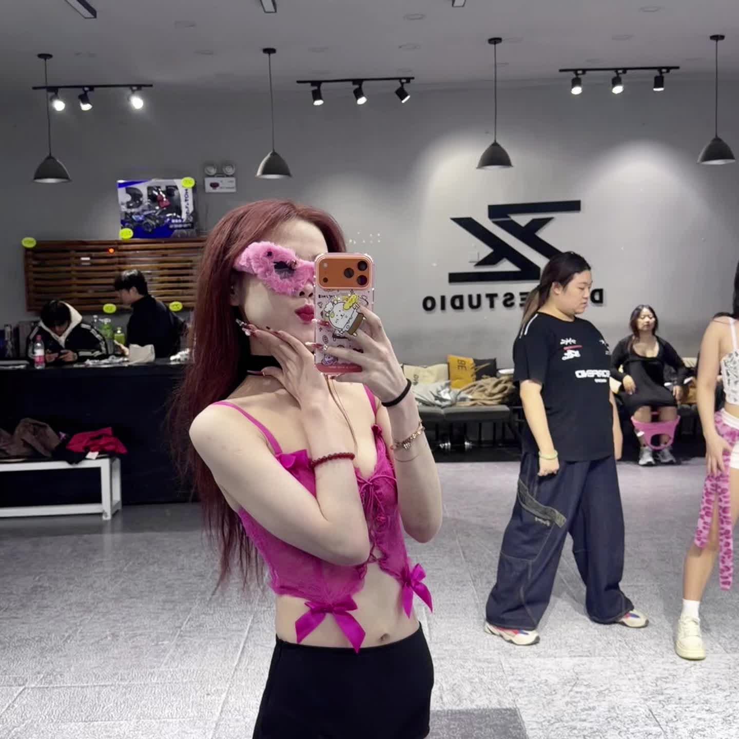 哈哈哈哈哈怎么这么粉