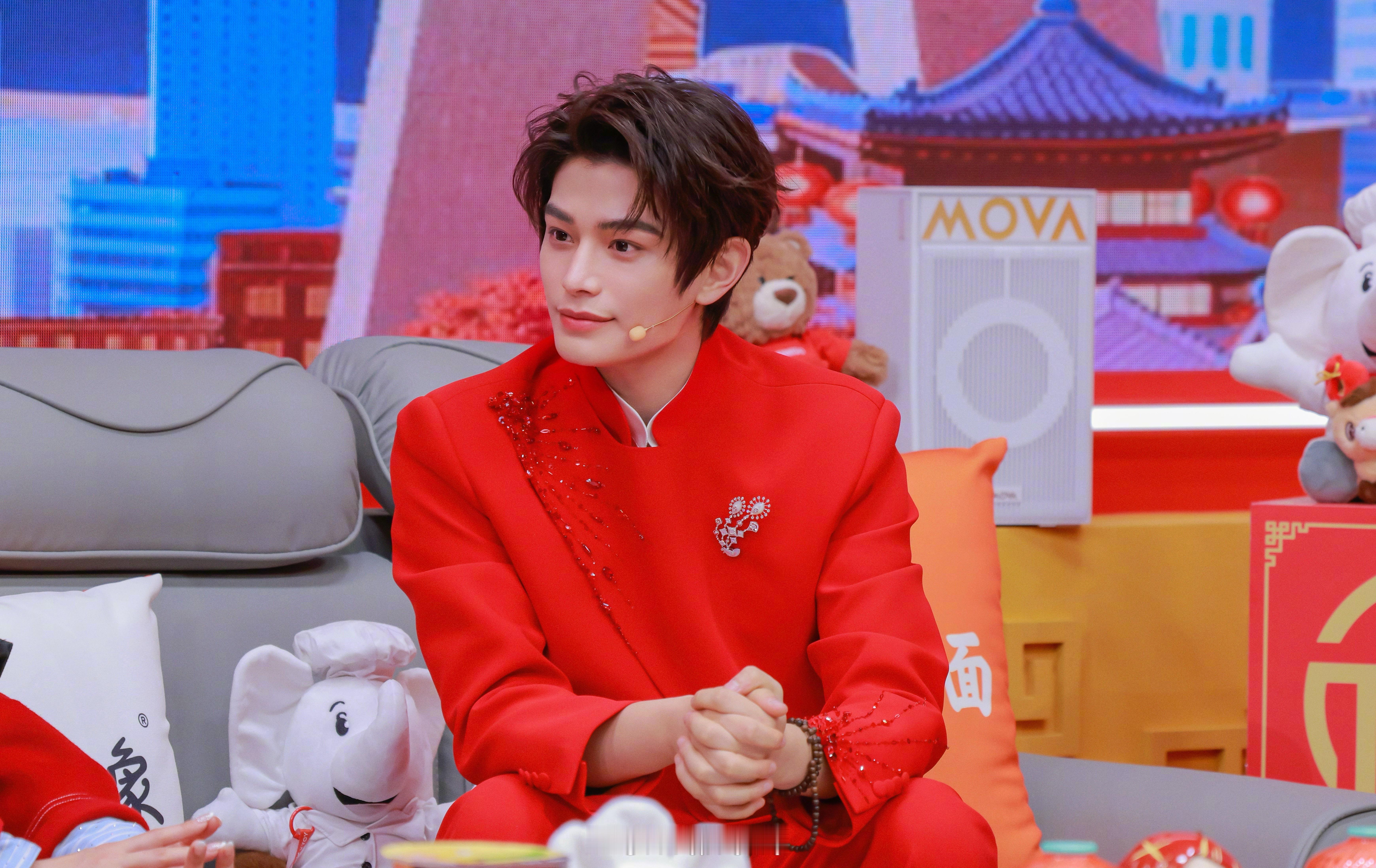 丁禹兮下一站春晚高清剧照来了呀！这可真帅啊！马年春晚部分节目单曝光