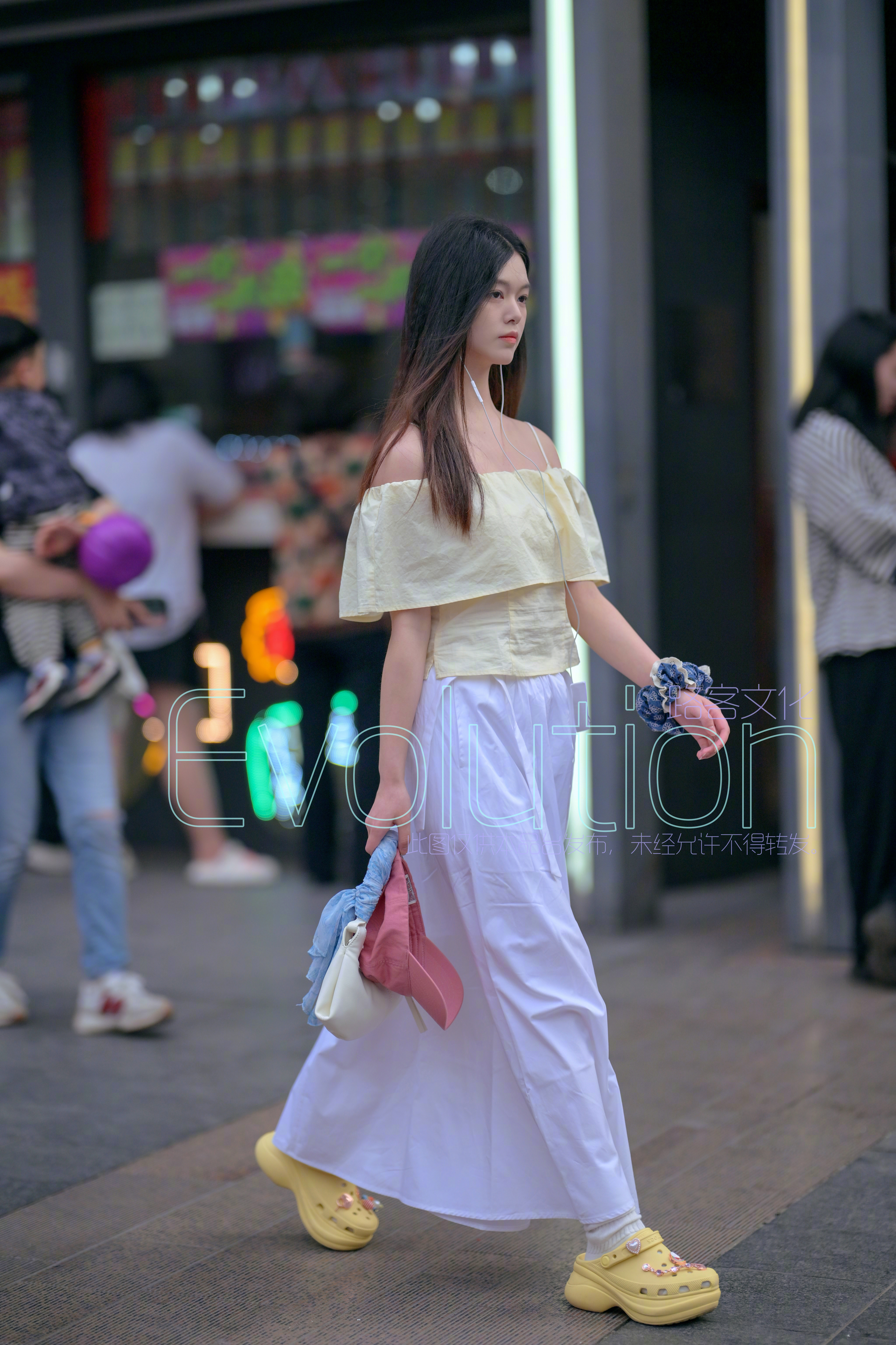 下午四点都在回家的路上了吗？还是已经到家休息了？ ​​​