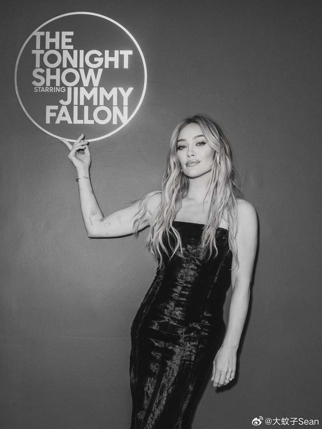 Hilary duff希拉里达芙分享昨天做客《the tonight show》