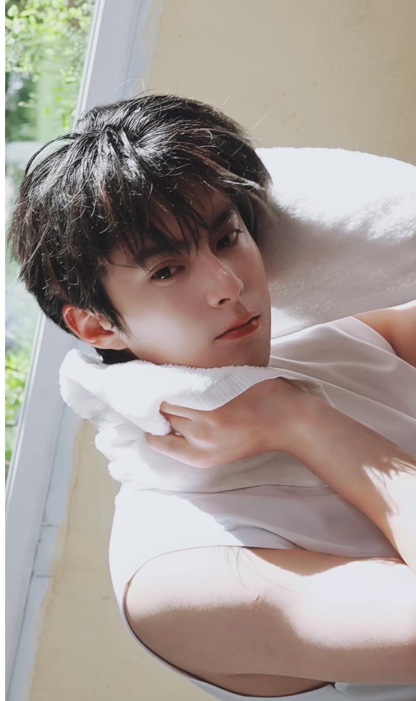 这张照片和最接近本人。
不像人类，长相异于地球人
身材比例也和正常人类不一样。
