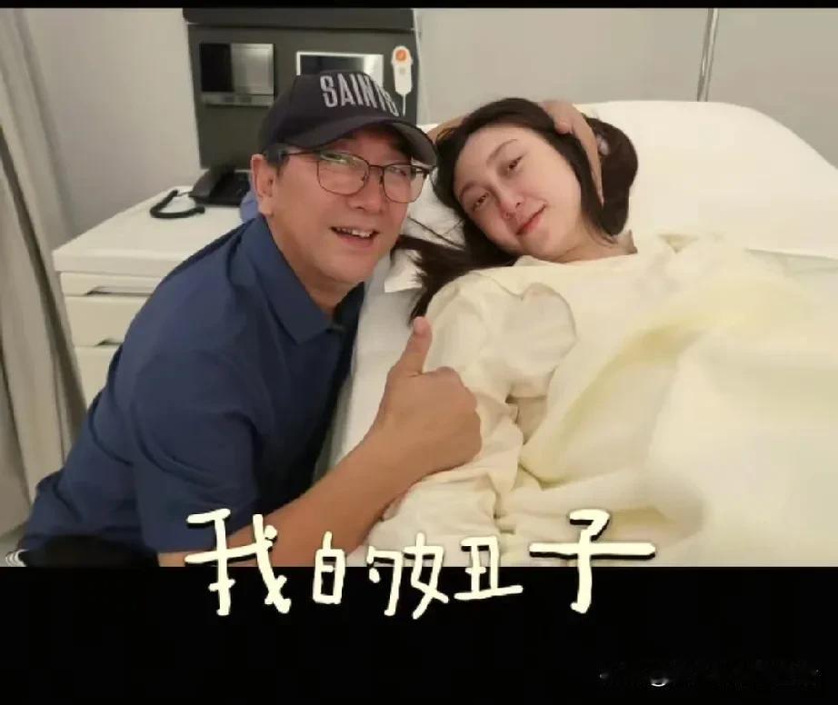 水亦诗生了一个女儿，有网友说她的丈夫是小7岁的篮球运动员邹扬，毕业于清华大学，高
