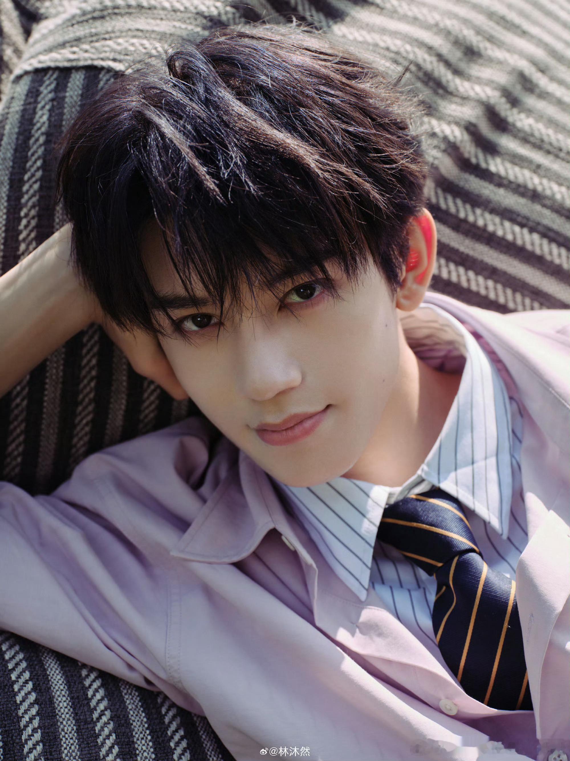 逐玉贡献了三个大女主剧二番预备役，目前全部都达成铁粉9999+：邓凯（95）、李