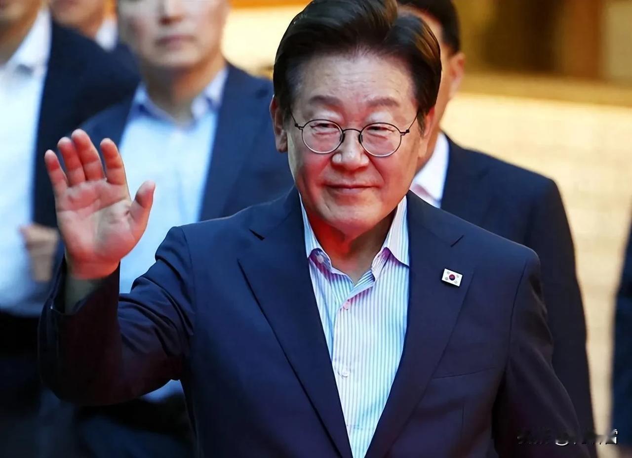 派代表团过来都没用，李在明怎么当上总统的，他自己心知肚明，摆在李在明面前只有两条