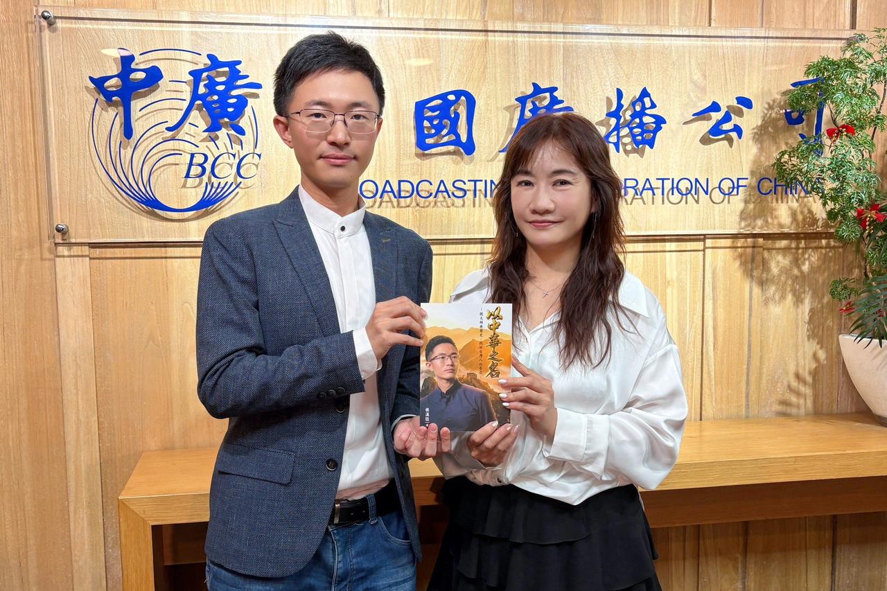 【郑丽文访陆】侯汉廷评郑丽文访问大陆：不握手怎么会有和平


梅花新闻网 简立欣