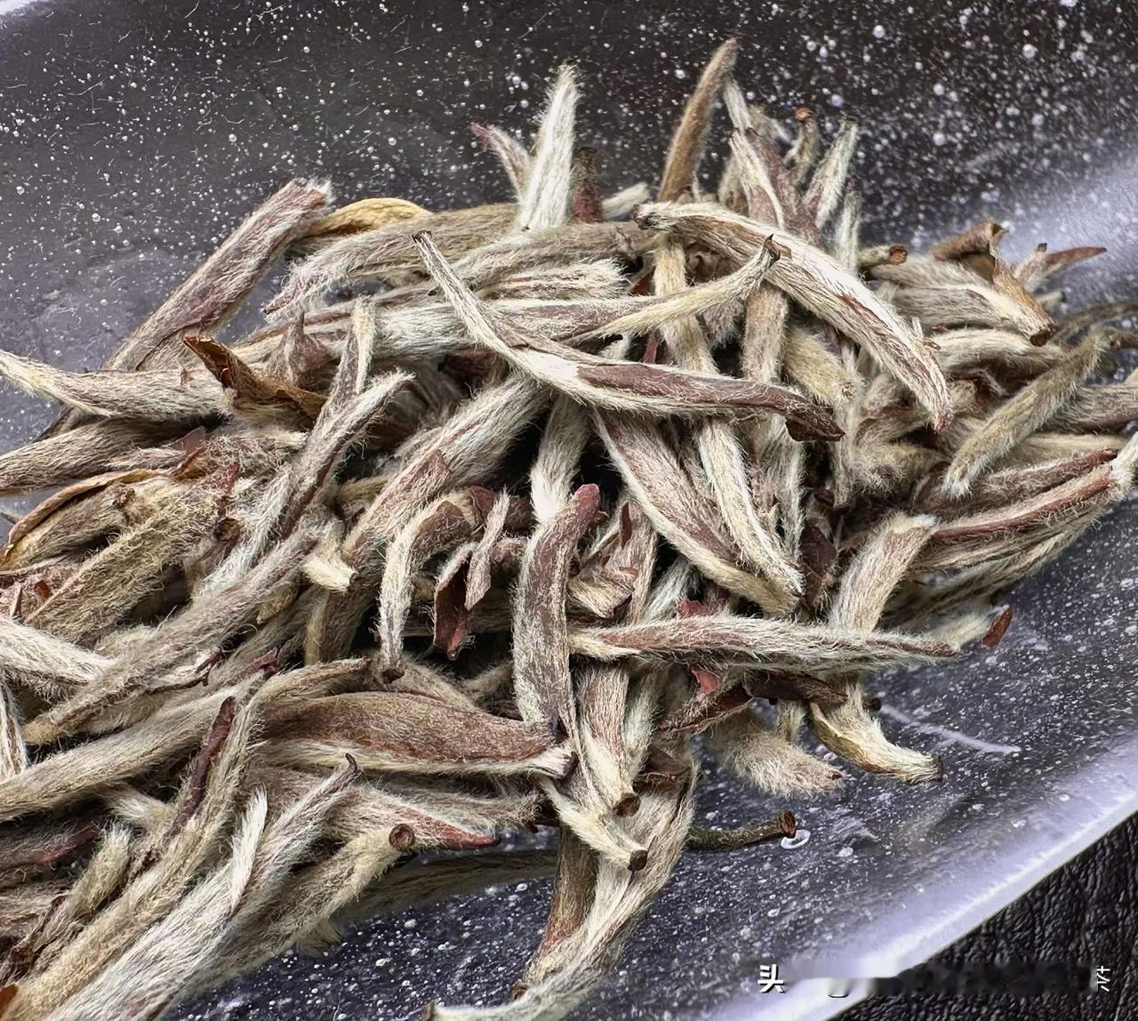 2014 年银针，香落水，
水生香，非常有内容的一款老银针。