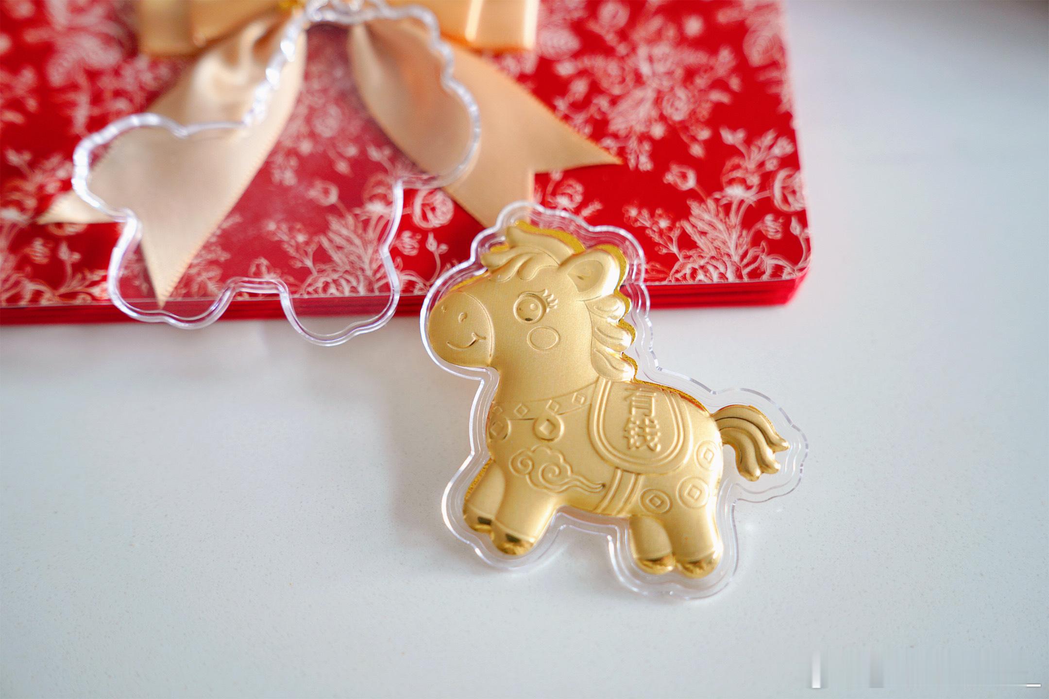 把马年的春联、福字、窗花、装饰品都置办好了~连🧧都准备了两种，实物到手还挺好看