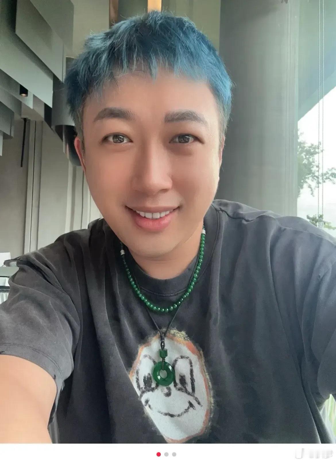 于正分享保持年轻的秘诀，不喝酒，喝炭火水，不吃糖跟寒凉的食物，用冷水洗脸，注重牙