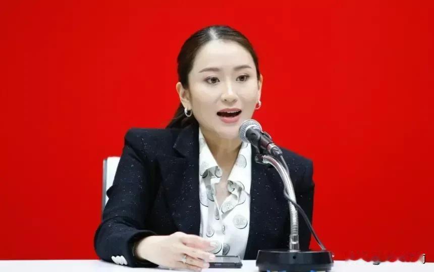 泰国政坛再起风云，前总理他信的女儿，37岁的贝东丹•西那瓦，接任新一届泰国总理，