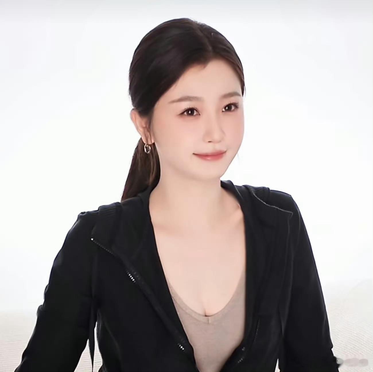 虞书欣  ✨虞书欣云初令✨虞书欣虞书欣｜虞书欣云初令她，拼尽全力挣脱无限命运循环