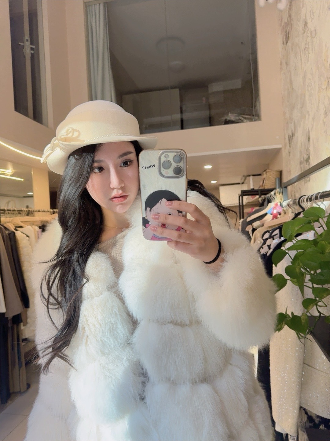 起晚了只有一点点太阳了也喜欢 💕  白裤子超好看 帽子还有黑色 