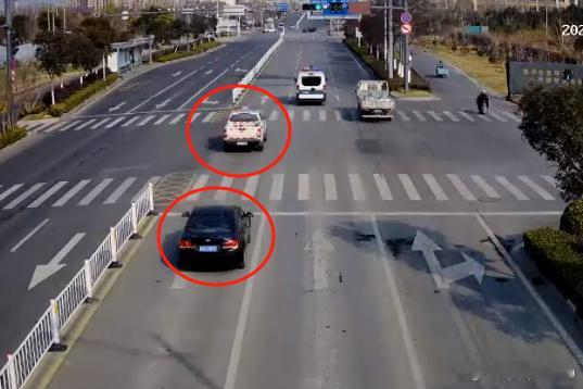 【爱车安全贴士 “下来，我开！” 这程“代驾”不收费，全网点赞！】“下来，我来开