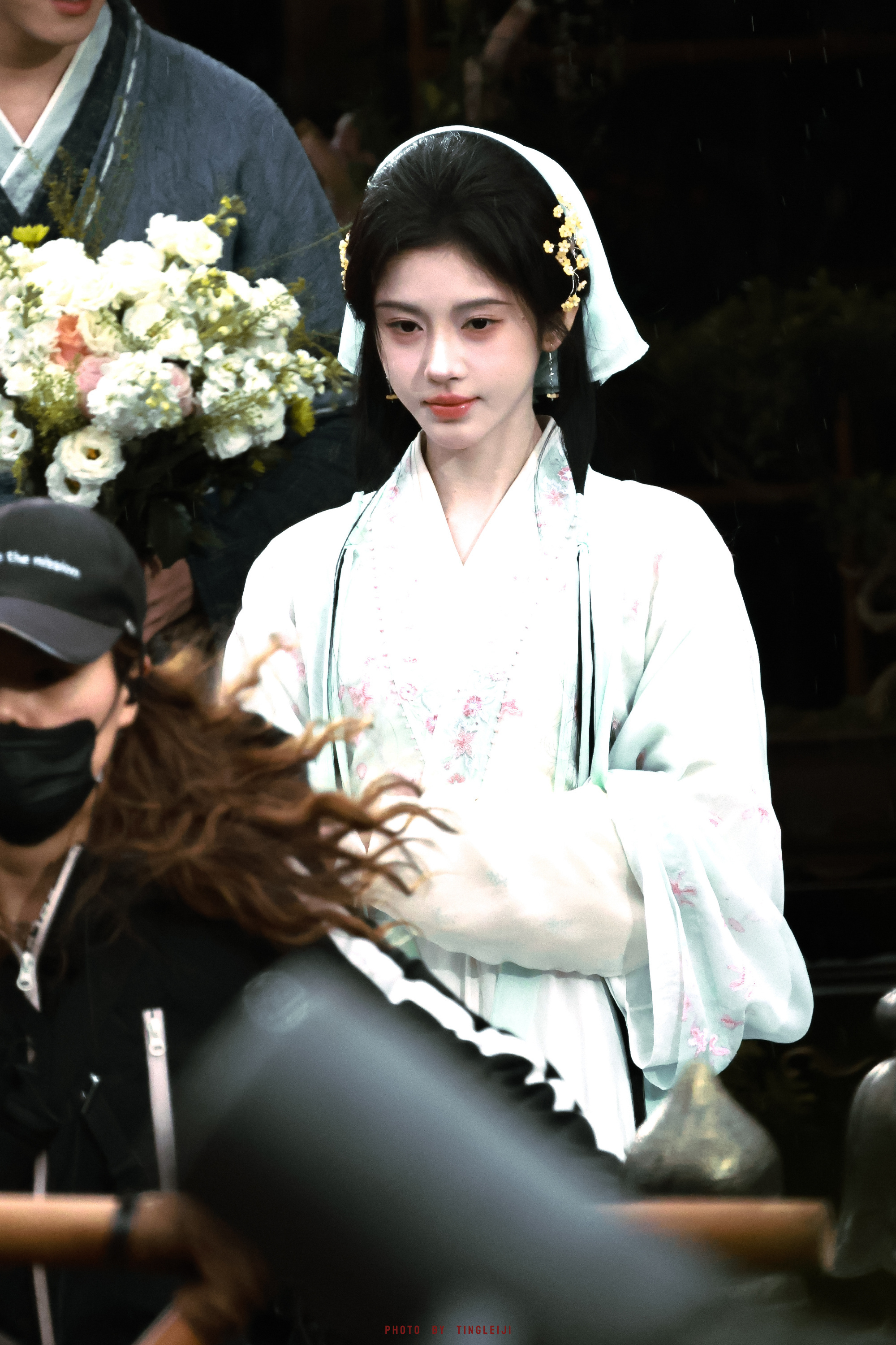 鞠婧祎 jjy鞠婧祎露芜衣 jjy鞠婧祎月鳞绮纪 “陪伴胜过所有承诺 就让时间来
