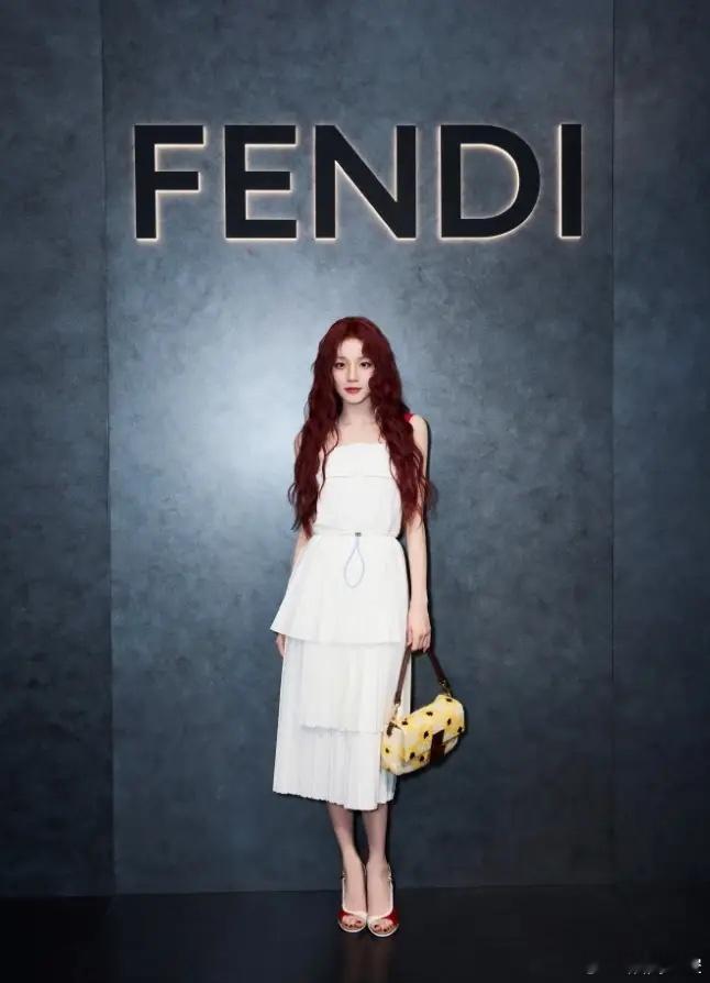 芬迪最新活动阵容！芬迪目前品牌代言人唐嫣，男装代言人张若昀和檀健次，形象大使宋雨