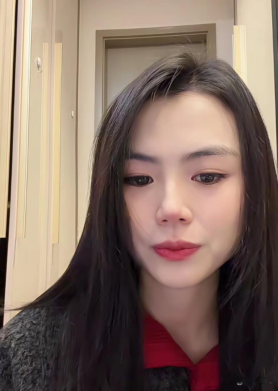 美人环绕却瘦成120？阿胜近况与伊娃回应

围着美女，却瘦到120斤。热闹拉满，