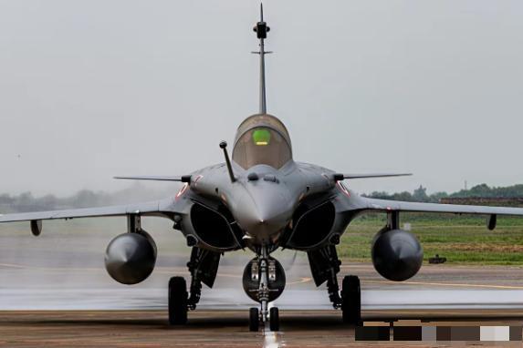 印度突然跟法国翻脸，要一份"说明书"才肯付钱

印度这回可把法国给整懵了。一笔四