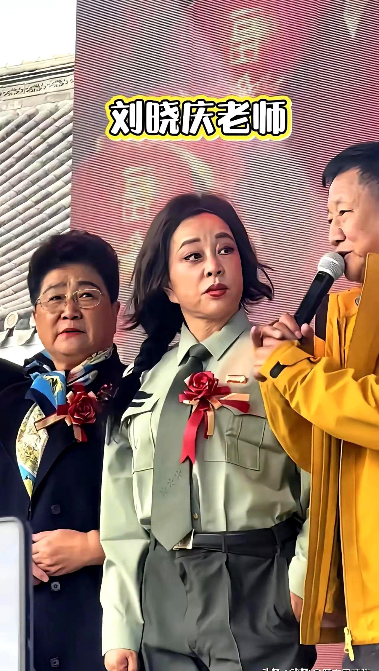 75岁刘晓庆公开吐槽，现在追她的只剩8个，这也太少了吧。
 
今年她档期排得满满