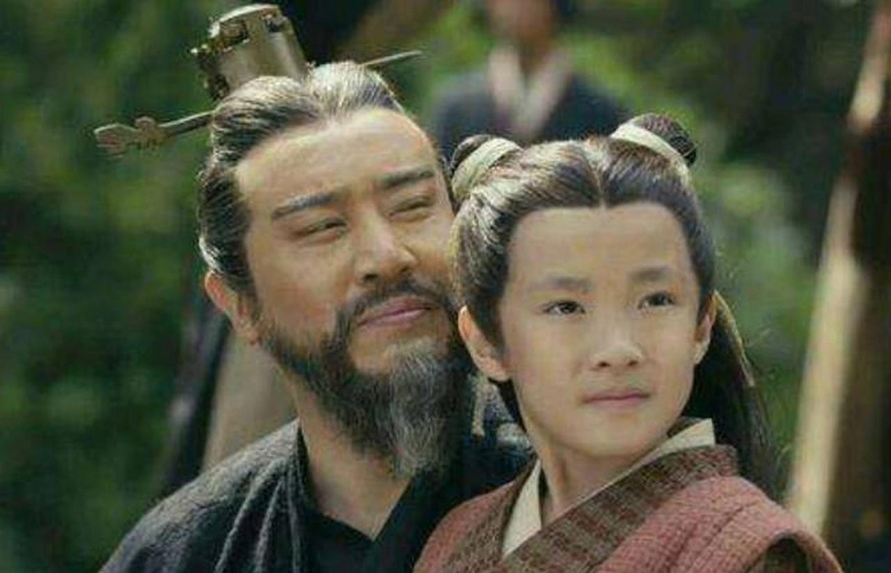 曹冲病死后，好友周不疑在墓前守了三天三夜后离开。不久后，曹操吩咐手下：“去把这个