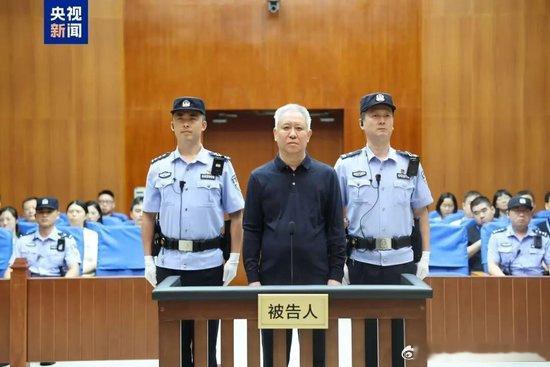 桂哥评：如此，挥霍国家和人民的资源，几万亿欠债怎么还？===【 许家印两个儿子也