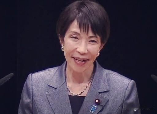 高市早苗在G7峰会现场诉苦，嘴上担忧中国对稀土出口的管控会打乱全球供应链，转头又