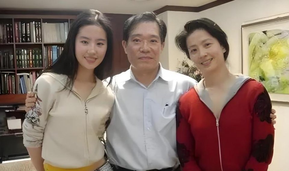 原来刘亦菲是书香世家 