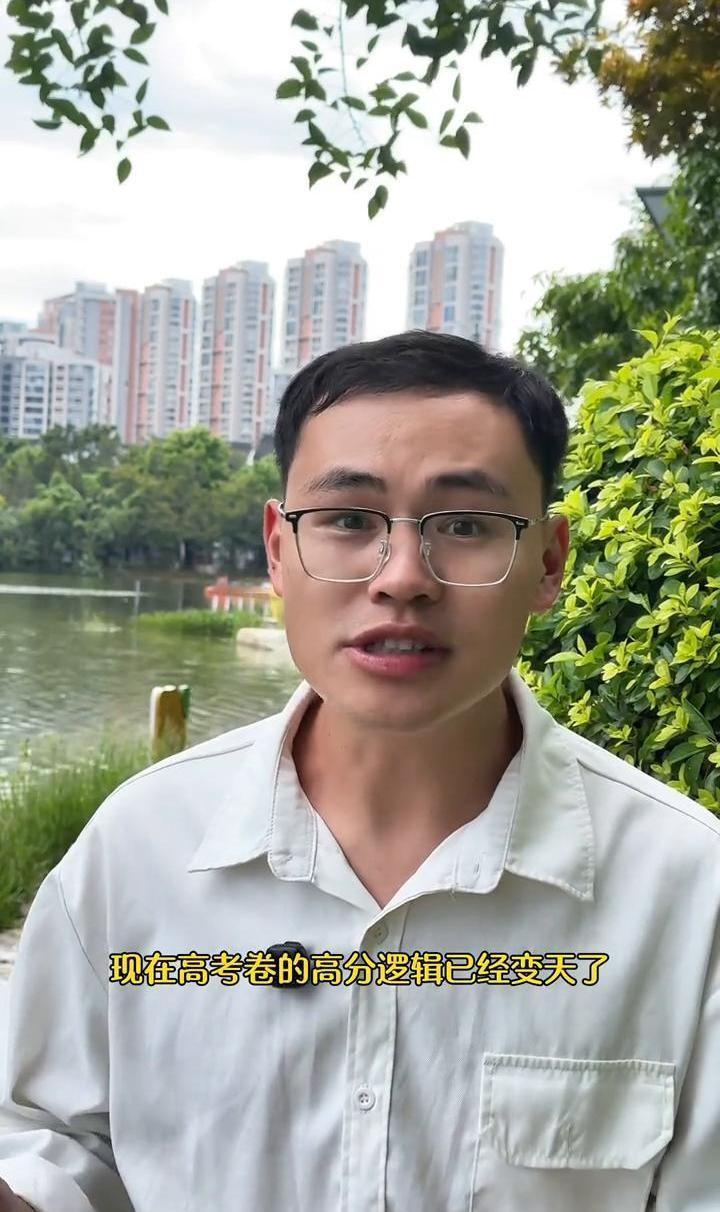 现在家长圈里有个说法，越来越多人信了。
就是说，孩子拼命补课，天花板也顶多就是个
