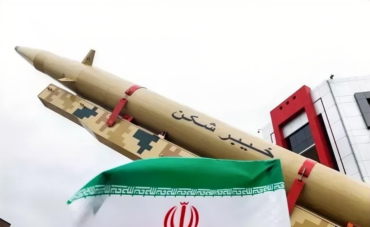 刚刚，伊朗高级官员对塔斯尼姆通讯社表示：
“在伊朗的军事威胁展现出真实可信的威慑