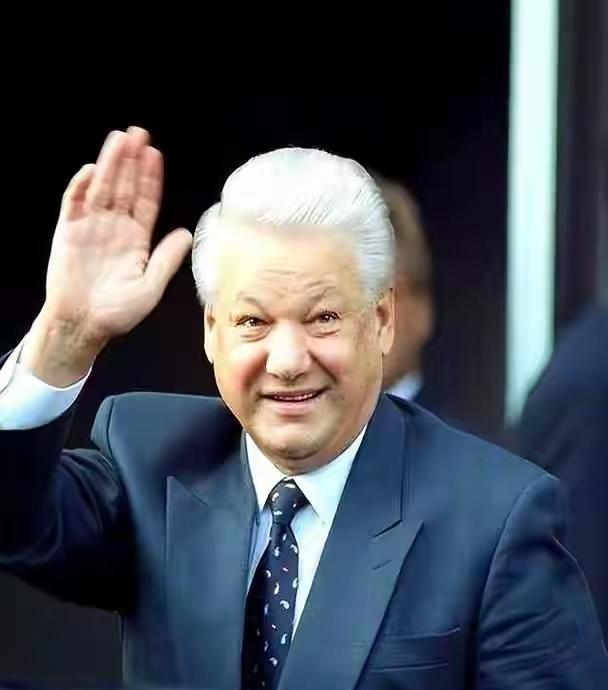 俄罗斯用教训来告诉中国，想要完成祖国统一，美国的话一句都不能相信。

苏联解体后