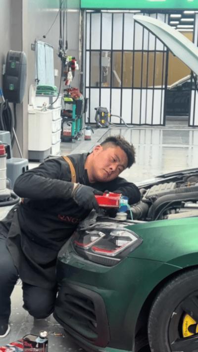 他怀疑车 怀疑水 就是没怀疑自己[允悲] ​​​