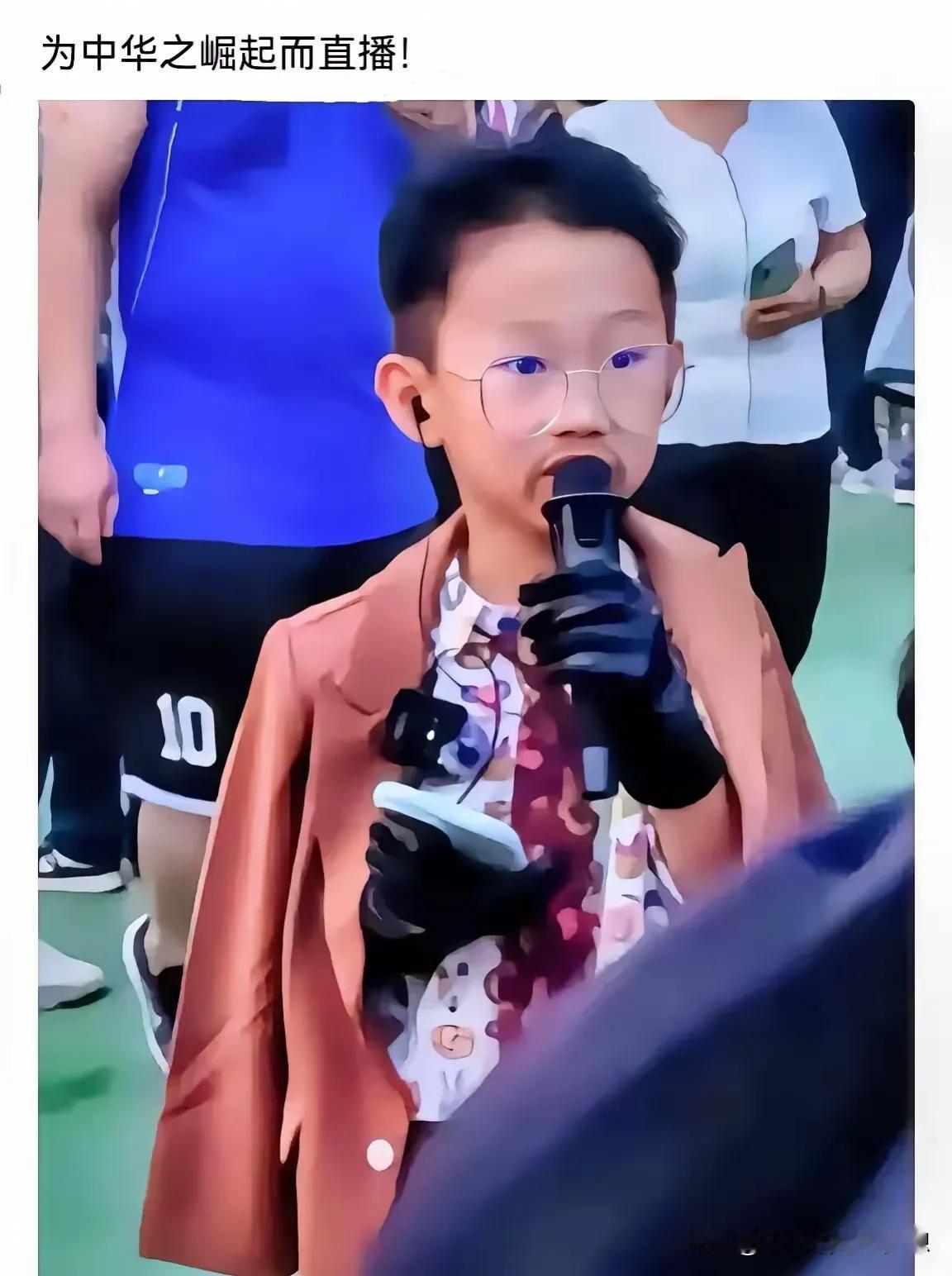 直播乱象已经波及到校园，这几天最红的郭有才已经被小朋友模仿去了，还命名为“为中华