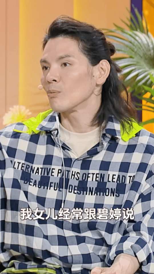 #向佐女儿跟郭碧婷说你老公找你#向佐提到女儿经常和郭碧婷说“你老公找你”果然有其