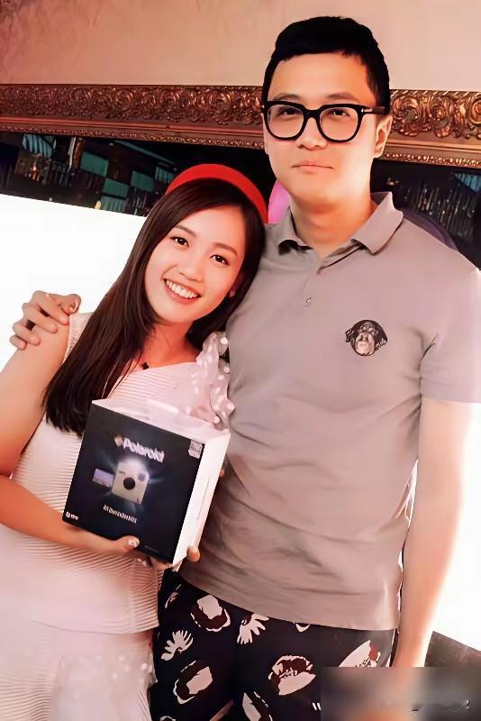 这怎么回事，马蓉旁边不应该是王宝强吗？