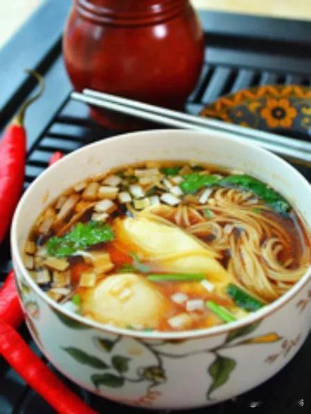 7月1日，每逢这一天 ，40岁的长寿面，从不间断！

今天是党的生日。

早上，