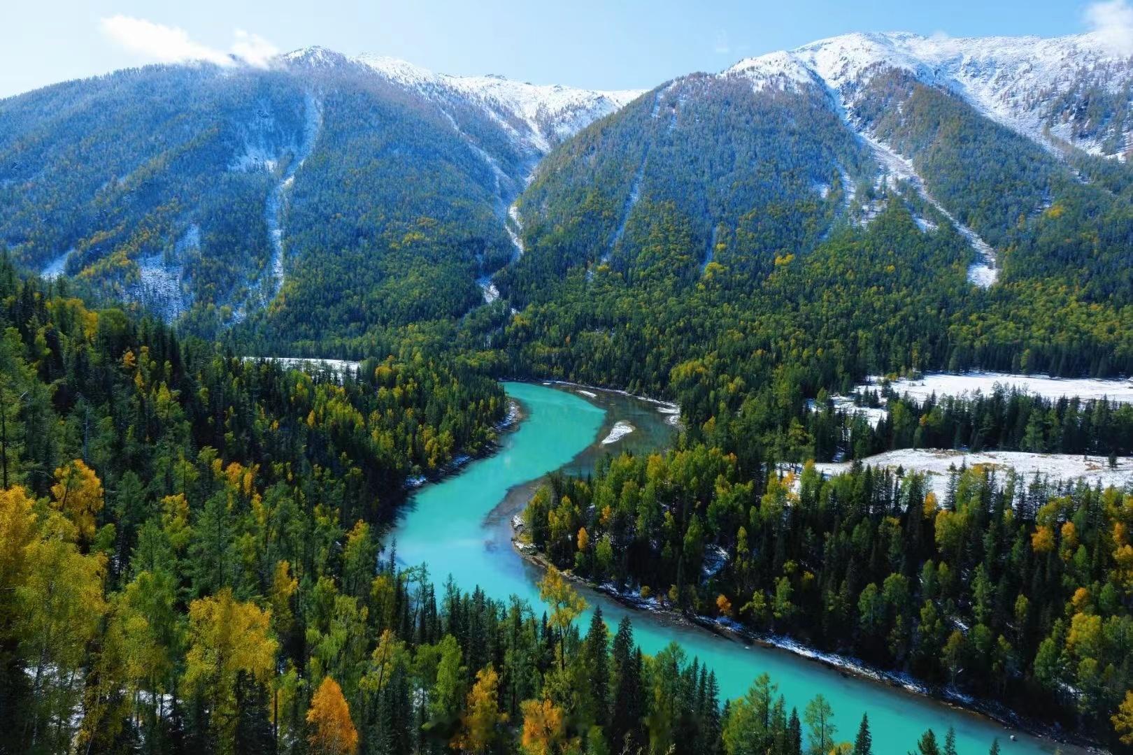 一场大雪过后，喀纳斯既有秋景，又有冬景，绝美！[666]#新疆旅行##中秋国庆假